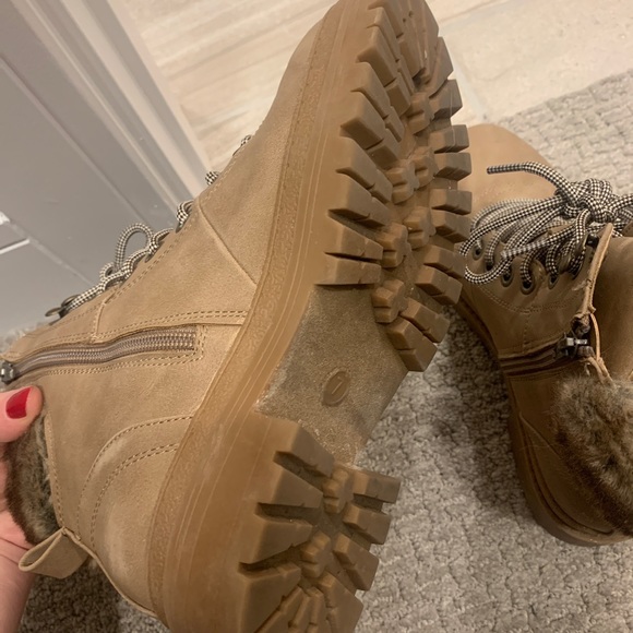 Universal Thread Boots - Picture 2 of 3